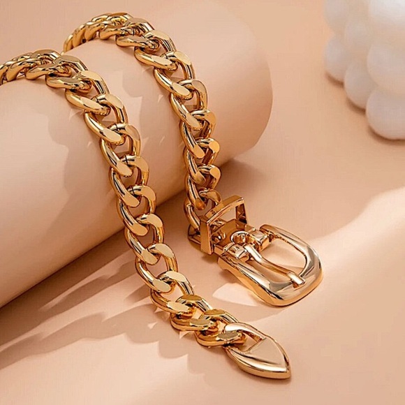 Gold Belt Buckle Design Exaggerated Oversized Chunky Choker - Picture 6 of 6